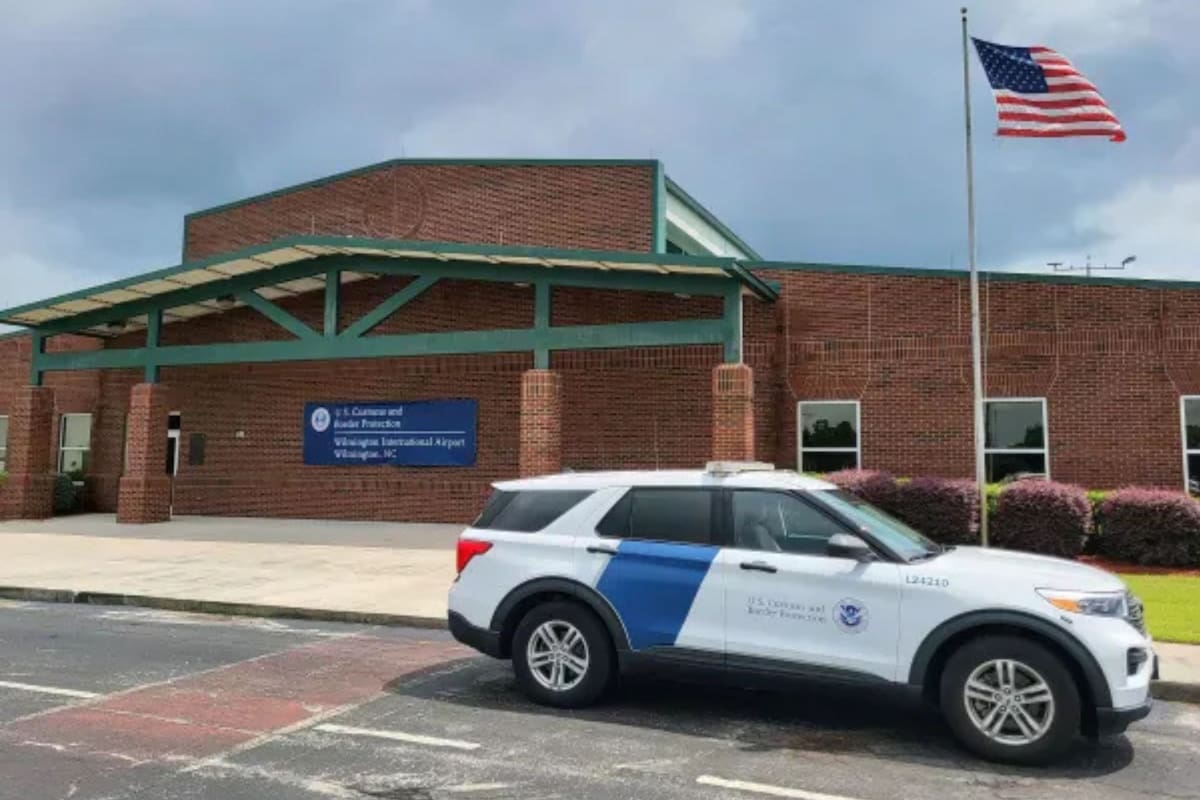 La CBP incautó 42 paquetes de presunta metanfetamina durante la inspección de una Ford Explorer en Texas; valuados en miles de dólares