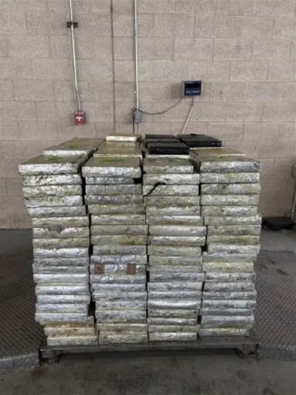 La CBP incautó 774 kilos de metanfetamina ocultos en un vehículo comercial de zanahorias