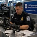 Por qué compañías como Apple o Samsung colaboran con la CBP