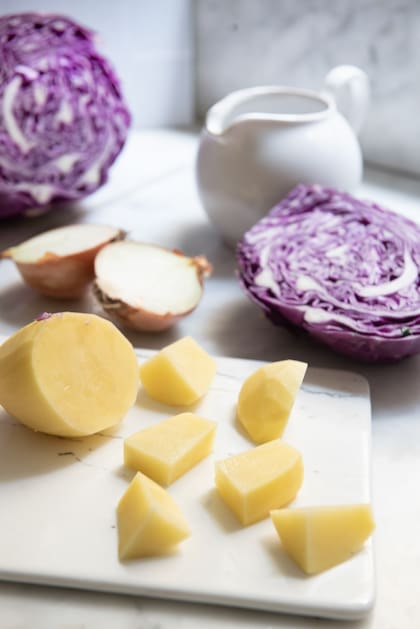 La cebolla le aporta mucho sabor a la receta, igual que la salsa de soja y el toque de vinagre.