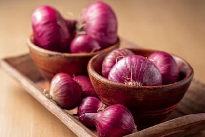 La cebolla morada “aporta un toque más vibrante y su sabor es más intenso", reconocen (Foto Unsplash)