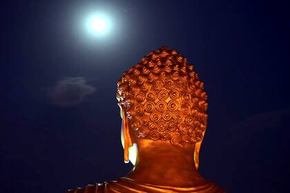 La celebración conmemora el nacimiento de Buda hace 2558 años