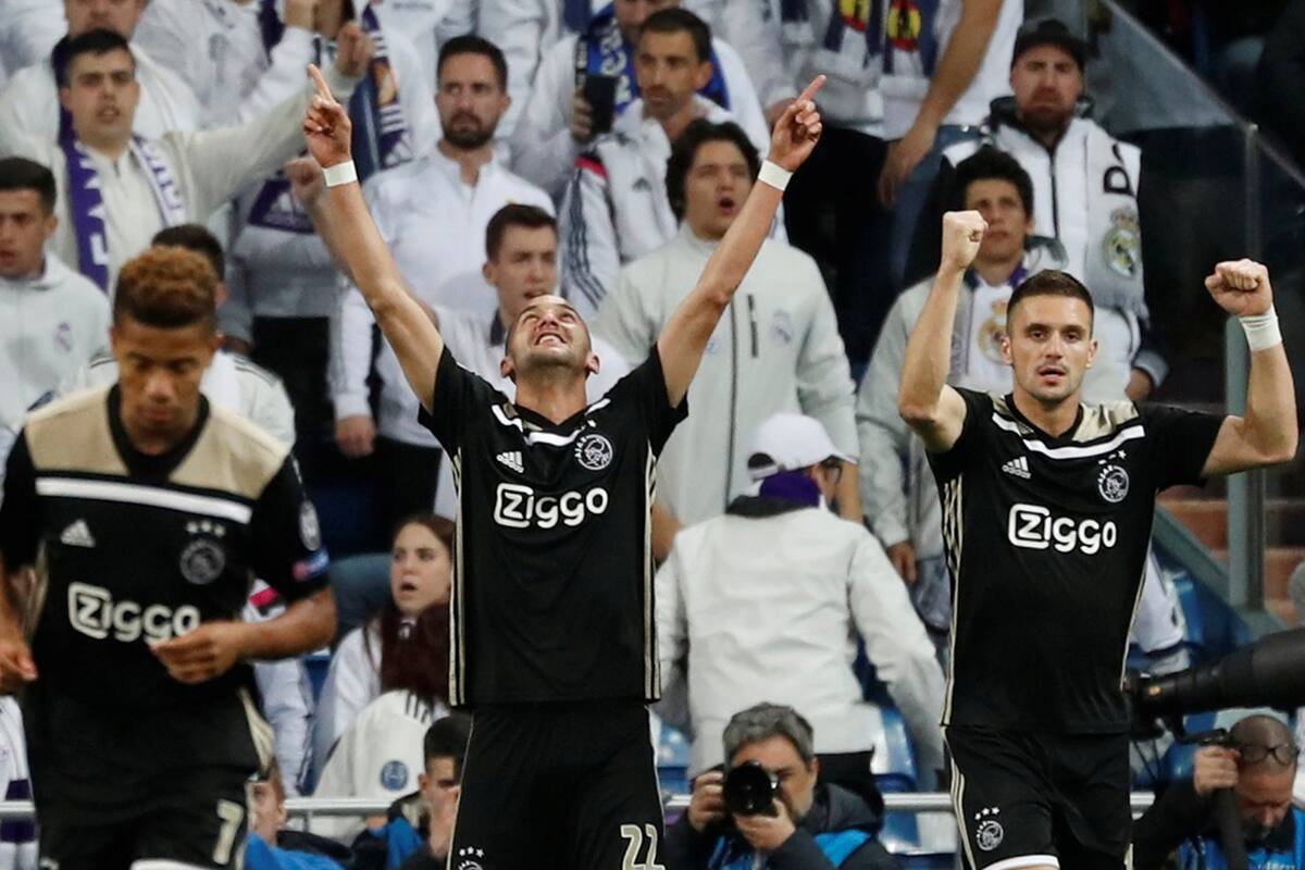 La celebración de Ajax en pleno Bernabéu. Real Madrid sufrió una paliza histórica.