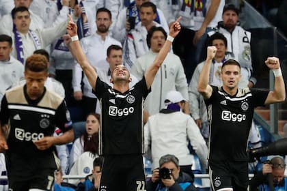 La celebración de Ajax en pleno Bernabéu. Real Madrid sufrió una paliza histórica.
