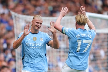 La celebración de Erling Haaland con De Bruyne en el primer gol de Manchester City