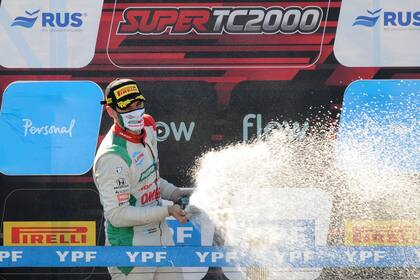 La celebración de Facundo Ardusso en el podio de Paraná; el parejense anotó la tercera victoria de Honda en 2021