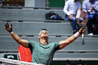 Gusti Fernández va por el título en Roland Garros: paliza al N°1 y un triunfo con mucha emoción