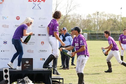 La celebración de La Hache, último campeón en el Jockey Club