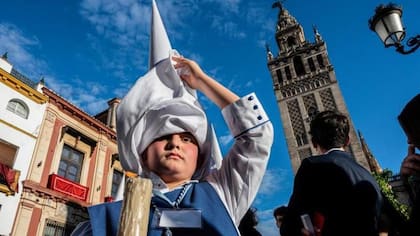 La celebración de la Semana Santa va más allá de lo religioso en ciudades como Sevilla