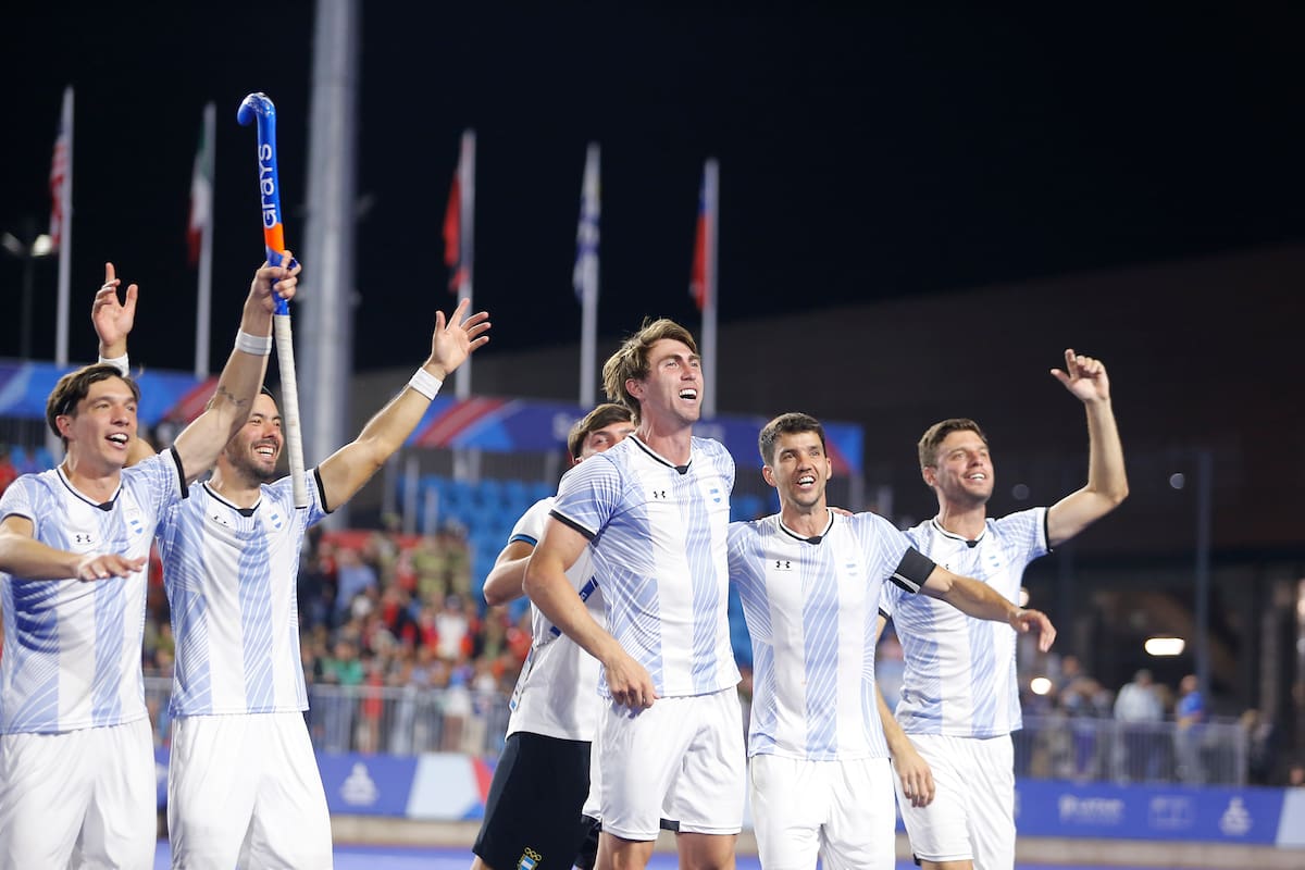 La celebración de los Leones ante el reducido grupo de argentinos que los apoyó, en medio de la parcialidad chilena