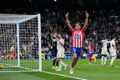 La celebración de Marco Llorente, autor del gol del empate de Atlético de Madrid en la visita a Real Madrid
