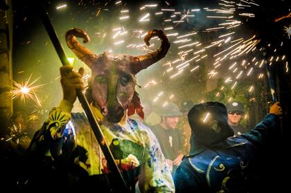 La celebración de Nit de Foc en Sitges, España