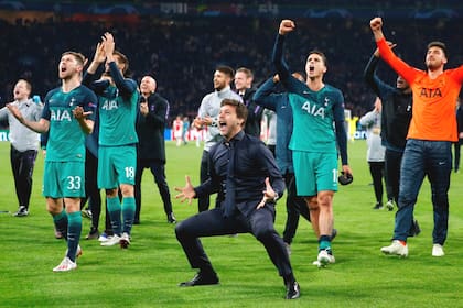 La celebración de todo Tottenham tras una victoria para el recuerdo