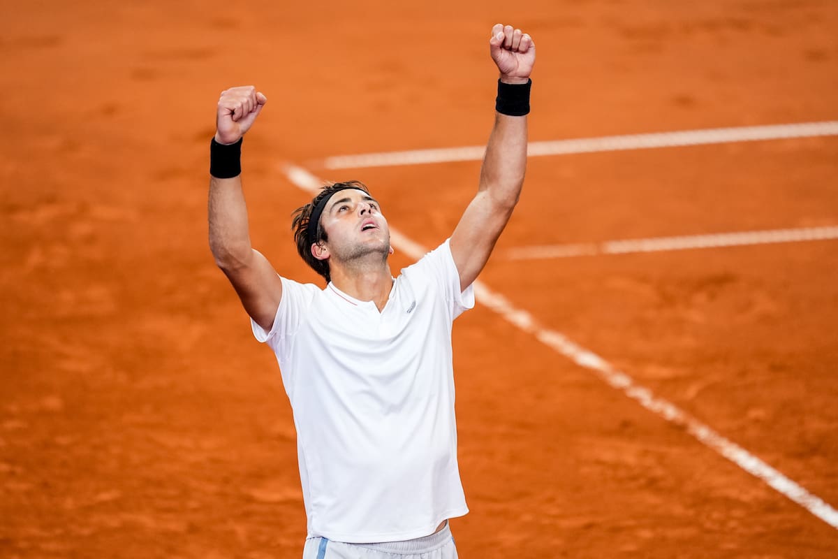La celebración de Tomás Etcheverry en Hamburgo: avanzó a las semifinales al derrotar a Jiri Lehecka; además, ya conoce su rival de la primera ronda de Roland Garros (Tsitsipas)