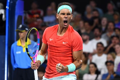 La celebración del Matador, Rafael Nadal, que volvió a competir en singles después de 349 días: en Brisbane venció a Dominic Thiem y avanzó a los 8vos de final