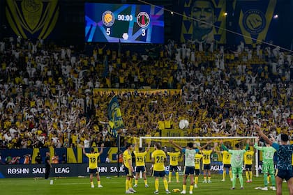 La celebración final con los hinchas de Al Nassr en el estadio King Saud University de Riad
