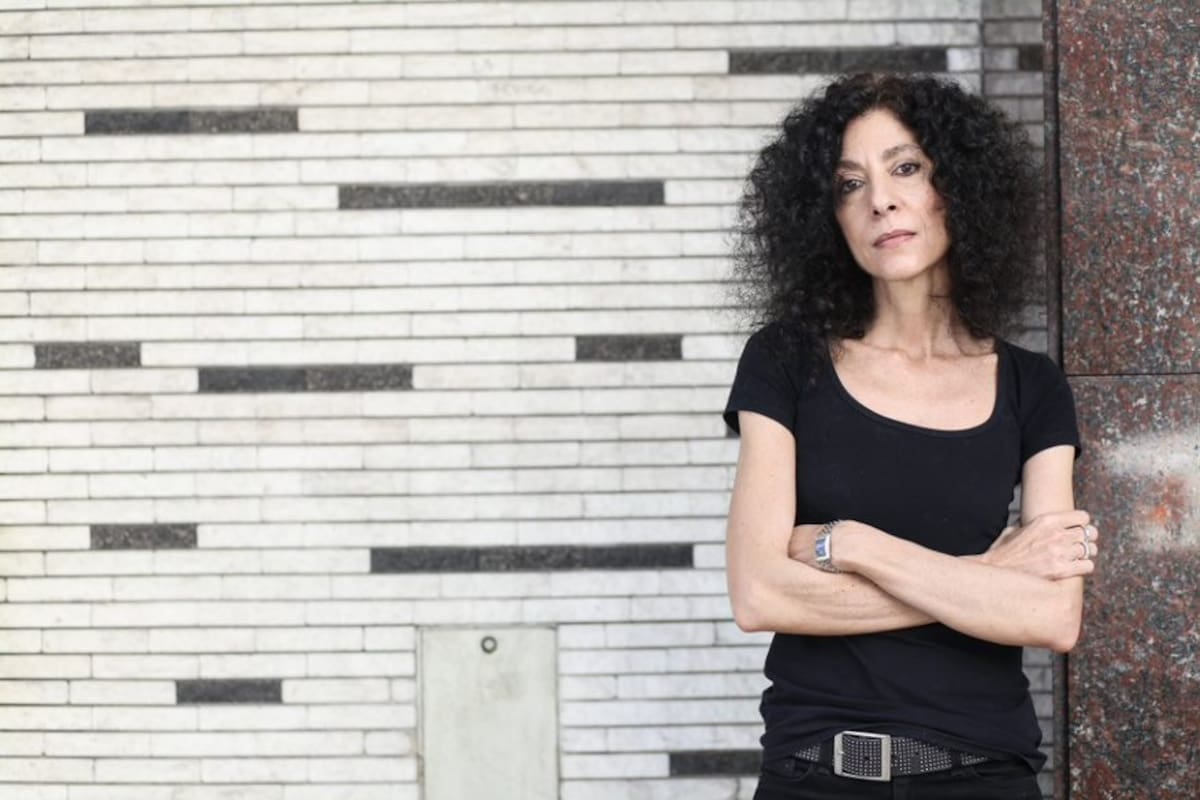 La célebre cronista argentina, maestra de periodistas y escritores, acaba de publicar Teoría de la gravedad, donde recopila las columnas que escribió para el diario El País