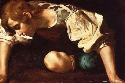 La célebre imagen de Narciso -realizada por Caravaggio- contemplando su propio reflejo en el agua