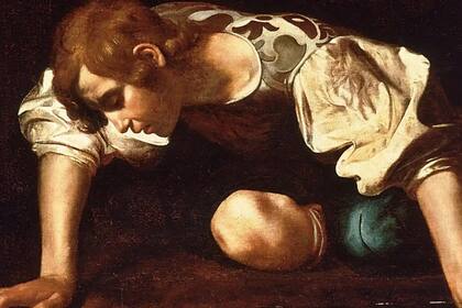 La célebre imagen de Narciso -realizada por Caravaggio- contemplando su propio reflejo en el agua