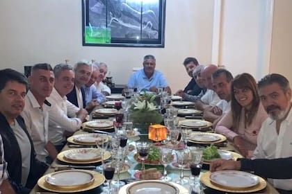 La cena del martes, con Tapia de anfitrión, en la que se terminó de anudar el acuerdo