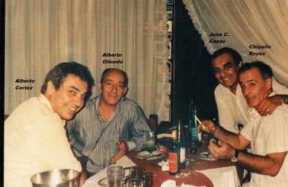 La cena en el restaurante Los amigos de Mar del Plata, luego de una de las funciones de teatro del cómico. Luego vendría una maratónica sesión de champagne en El Torreón