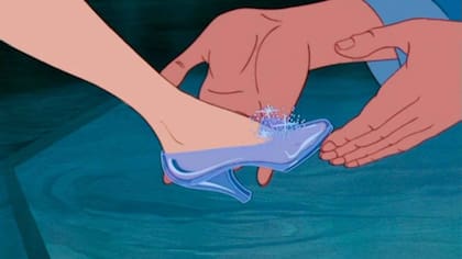 "La Cenicienta", el zapatito de cristal y otros elementos del clásico, bajo el microscopio de la corrección política