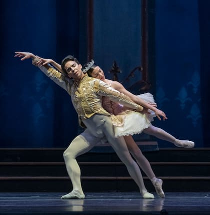 Maximiliano Iglesias y Macarena Giménez, primeros bailarines del Teatro Colón, forman una pareja con gran conexión