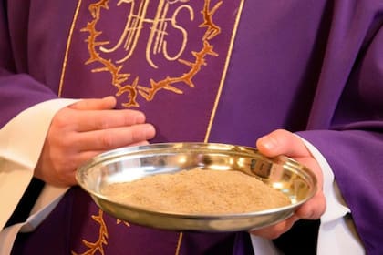 La ceniza tiene una amplia simbología en la tradición católica, que se remonta a conocidos versículos de la Biblia