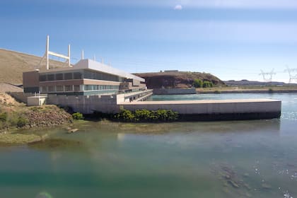 La central hidroeléctrica El Chocón es una de las más emblemáticas de la Argentina