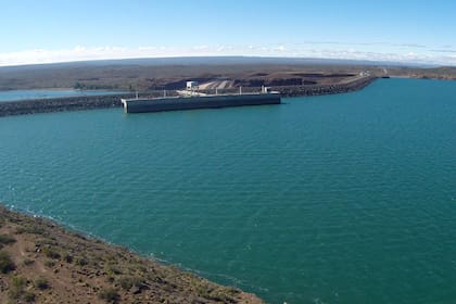 La central hidroeléctrica El Chocón es una de las más emblemáticas de la Argentina