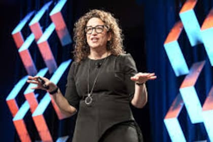 La CEO del Future Today Strategy Group (FTSG) Amy Webb asegura que 2026 será el año de la destrucción creativa