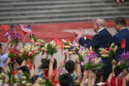 La ceremonia de bienvenida al presidente Donald Trump en Pekín, acompañado por su par chino, Xi Jinping.
