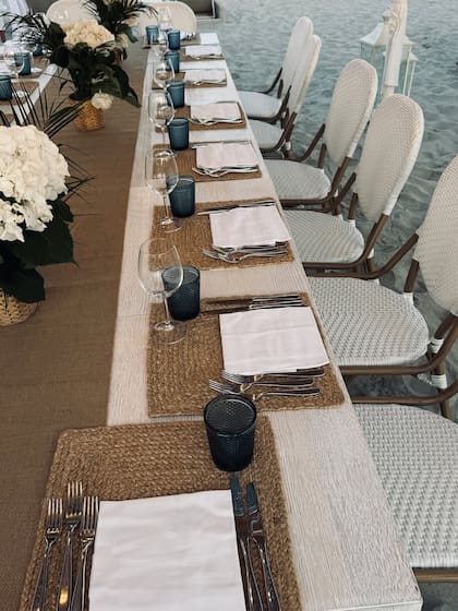 La ceremonia de cumpleaños en Cerdeña contó con una cena frente al mar