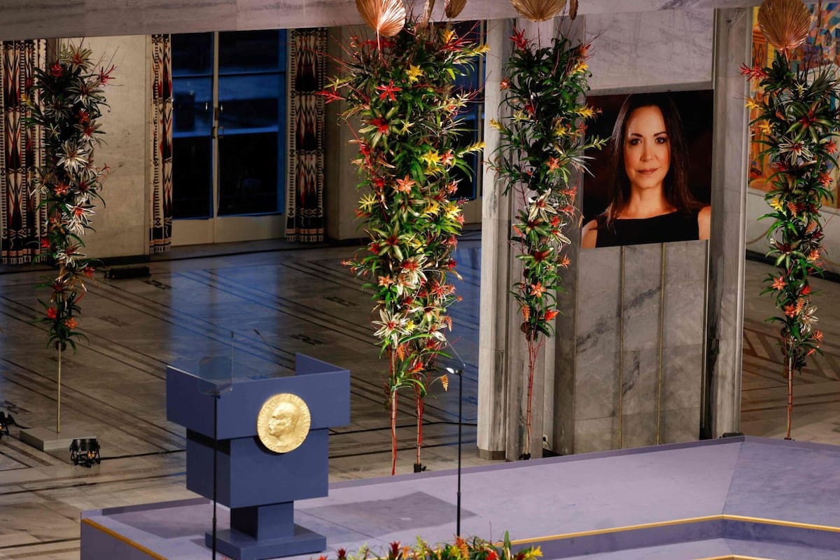 La ceremonia de entrega del Nobel de la Paz a María Corina Machado estuvo decorada con bromelias