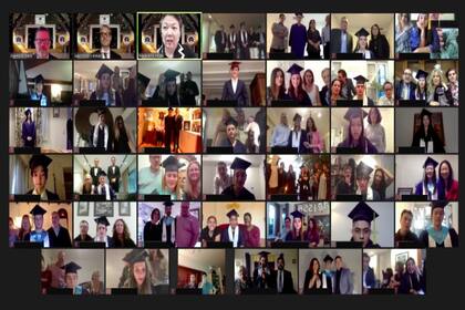 La ceremonia de graduación de los estudiantes del colegio Lincoln