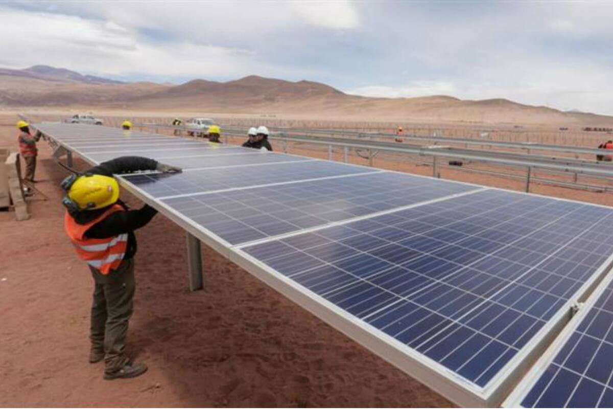 La ceremonia de terminación de las centrales fotovoltaicas se realizó a través de un acto encabezado por el gobernador Morales, funcionarios nacionales y empresarios
