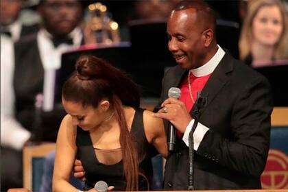 La ceremonia, que contó con varios oradores y artistas que le rindieron homenaje a Aretha Franklin, se vio opacada por el incómodo momento