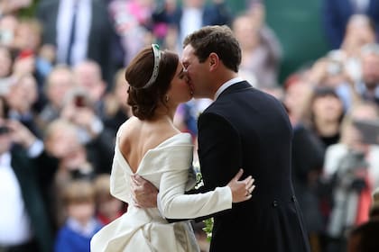 La ceremonia recibió todo el tratamiento real, pero la reina todavía no le dio título de realeza al novio