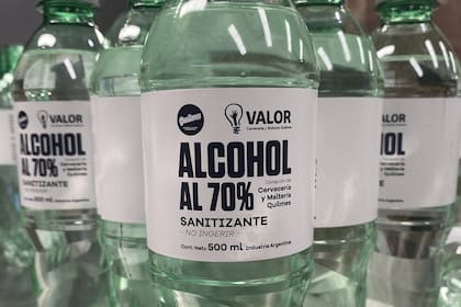 La cervecería donará 150.000 botellas de alcohol sanitizante a hospitales y centros de atención primaria
