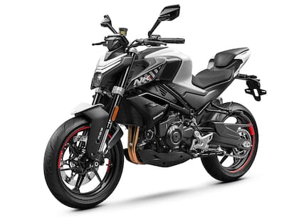 La CF Moto 450 NK