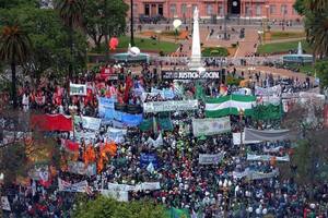 La CGT argentina activa un paro general contra la gestión de Milei, que lleva menos de un mes y medio en el poder
