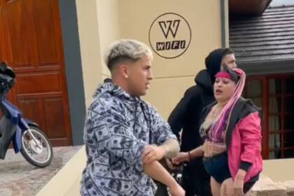 La Chabona y Yao Cabrera, durante el encuentro "violento"