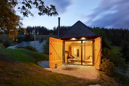 "La Chalette" es una pequeña casa diseñada por el arquitecto alemán Martin Ohlf premiada con el Hugo Häring Prize (the Association of German Architects, 2020).