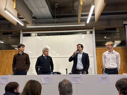 La charla con el ministro estuvo moderada por los alumnos Santiago Funes, Santiago Parodi y Joaquín Elbaum Feldman