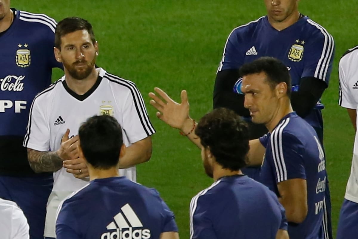 La charla de Messi con Scaloni y el resto del cuerpo técnico, antes del duelo ante Brasil