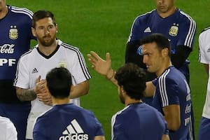 La charla de Messi con Scaloni y el resto del cuerpo técnico, antes del duelo ante Brasil