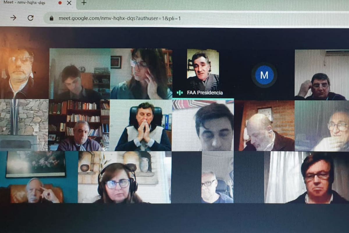 La charla reunió a diversos dirigentes del sector