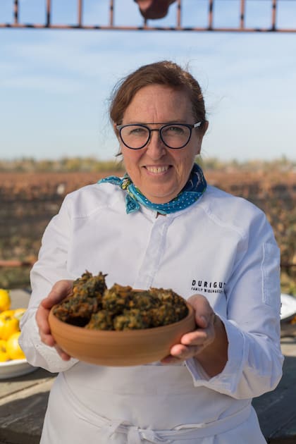 La chef Patricia Courtois recibe con sus famosos buñuelos en 5 Suelos, el
restaurante de Durigutti.