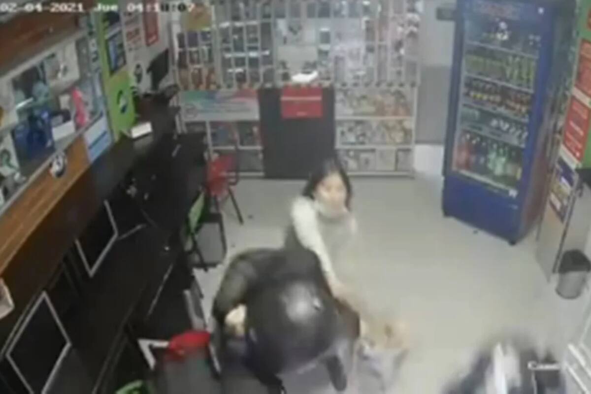 La chica de 14 años se enfrentó a los ladrones para defender a su madre