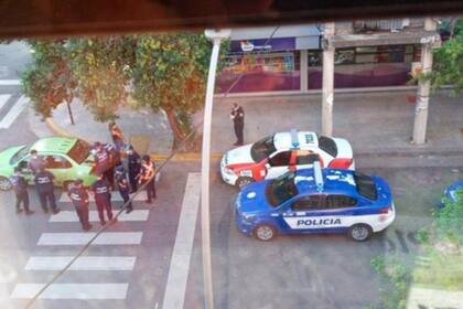 La chica fue detenida e imputada al ser sorprendida por la policía cuando se escondía en el baúl de un remis